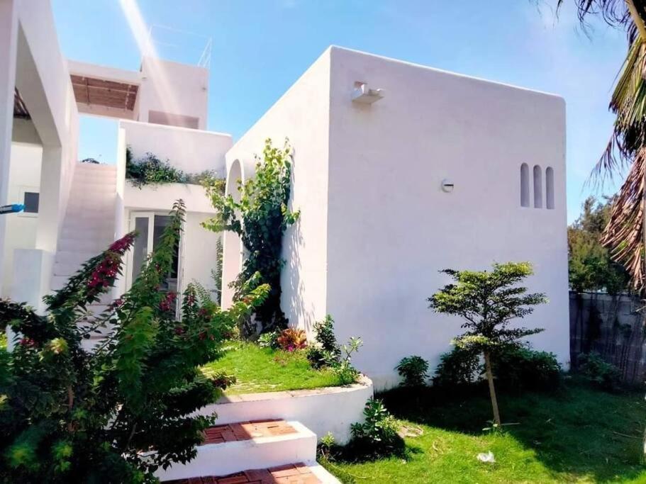 Ho Lan Retreat, Villa Mat Bien Danh Cho 8 Nguoi. Pho Tri Eksteriør bilde